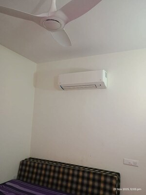 Room in 3 BHK Builder Floor at BPTP Amstoria, Sector 102 – for Rent