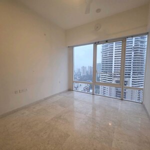 Room in 3 BHK Apartment at Indiabulls Blu Tower A, Worli – for Rent