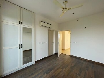 Room in 4 BHK Apartment at Conscient Heritage Max, Sector 102 – for Rent