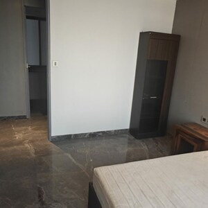 Room in 4 BHK Apartment at Lodha Trump Tower, Kamala Mill – for Rent