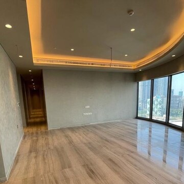 Room in 4 BHK Apartment at Lodha Trump Tower, Kamala Mill – for Rent