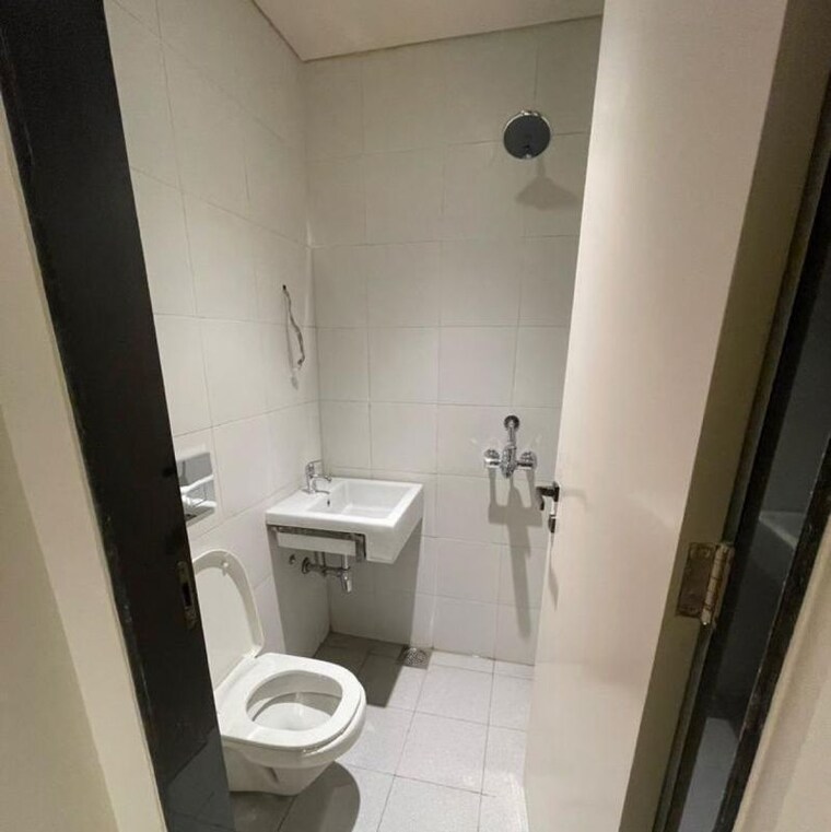 Bathroom, lodha-trump-tower 4 Bedroom 2260 Sq.Ft. Apartment In Kamala Mill Mumbai 9826151