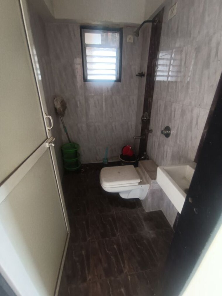 Bathroom, lotus-lotus-link-square 3.5 Bedroom 1700 Sq.Ft. Apartment In Malad West Mumbai 9826148