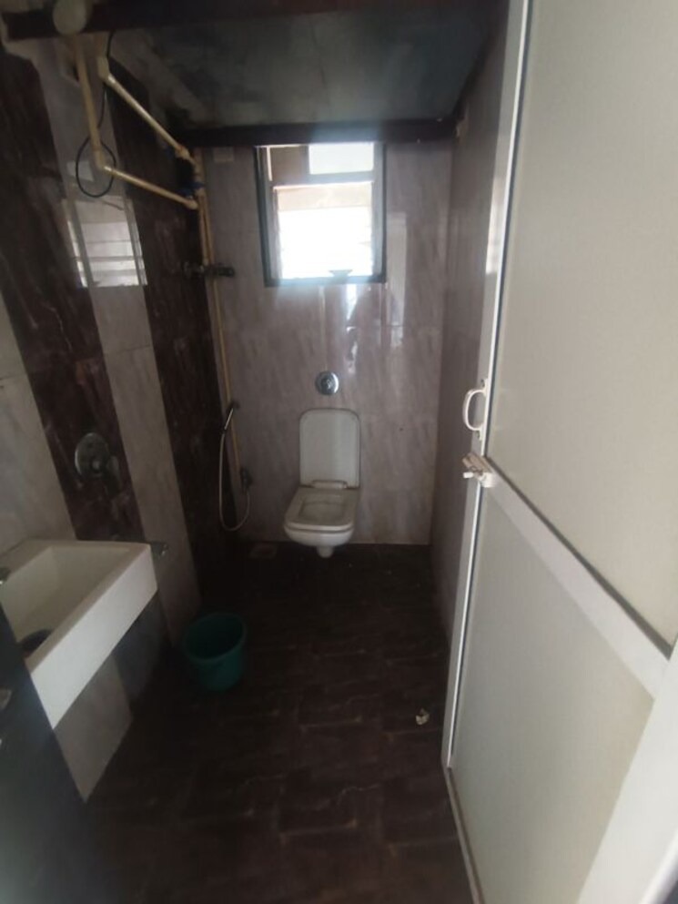 Bathroom, lotus-lotus-link-square 3.5 Bedroom 1700 Sq.Ft. Apartment In Malad West Mumbai 9826148