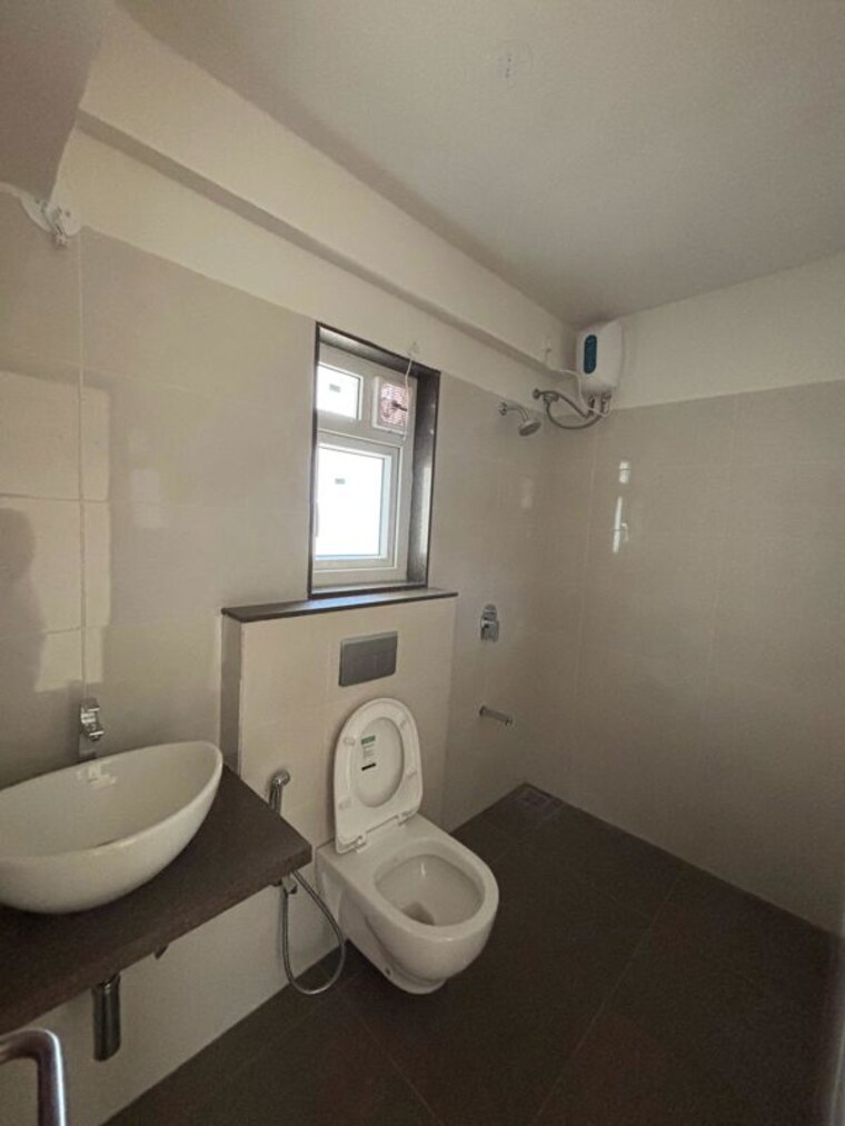 Bathroom, shapoorji-pallonji-bkc-28 2 Bedroom 740 Sq.Ft. Apartment In Bandra East Mumbai 9826160
