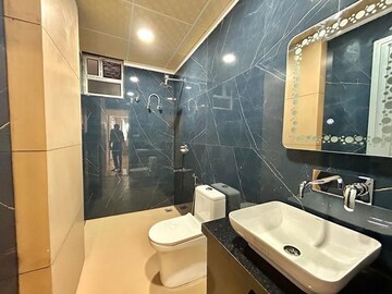 Attached Bathroom in 3 BHK Apartment at Mansarovar – for Rent