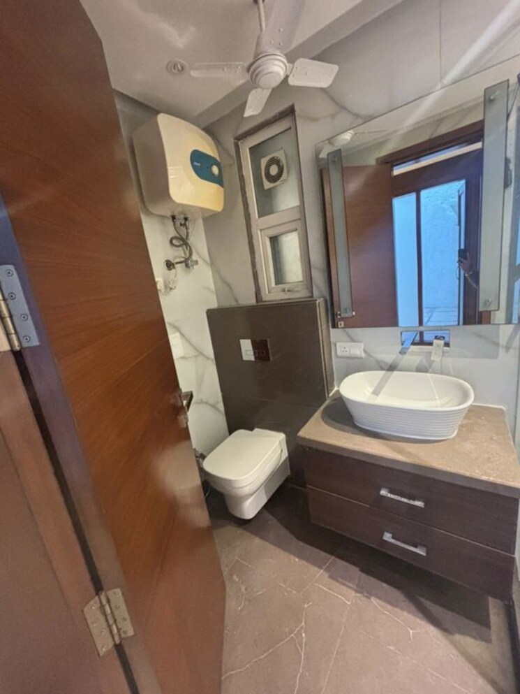 Bathroom, greater kailash i 4 Bedroom 300 Sq.Yd. Builder Floor In Greater Kailash I Delhi 9826184