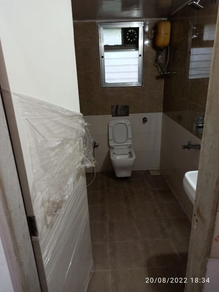 Bathroom, juhu 1 Bedroom 550 Sq.Ft. Apartment In Juhu Mumbai 9826185