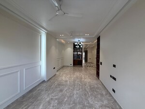 Room in 3 BHK Builder Floor at Greater Kailash I – for Rent