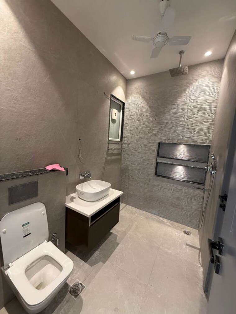 Attached Bathroom, greater kailash i 3 Bedroom 208 Sq.Yd. Builder Floor In Greater Kailash I Delhi 9826186