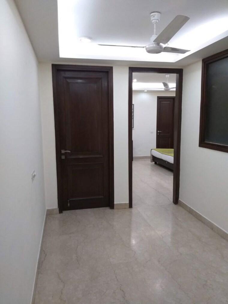 Room, greater kailash i 3 Bedroom 300 Sq.Yd. Builder Floor In Greater Kailash I Delhi 9826192