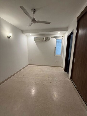 Room in 3 BHK Builder Floor at Saket – for Rent