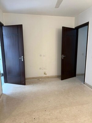 Room in 3 BHK Builder Floor at Saket – for Rent