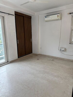 Room in 3 BHK Builder Floor at Saket – for Rent