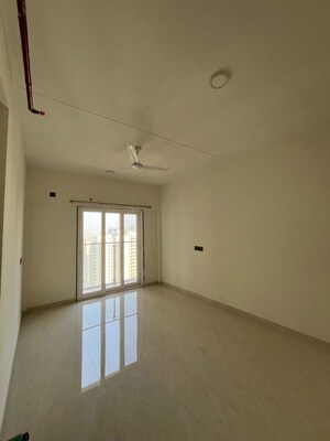 Room in 3 BHK Apartment at Goregaon West View CHS, Goregaon West – for Rent