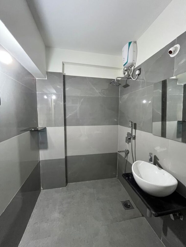 Bathroom, goregaon-west-view-chs 3 Bedroom 1000 Sq.Ft. Apartment In Goregaon West Mumbai 9826211