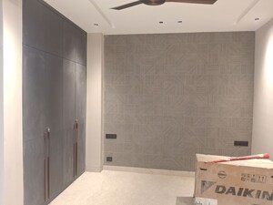 Room in 3 BHK Builder Floor at Dlf Phase I – for Sale