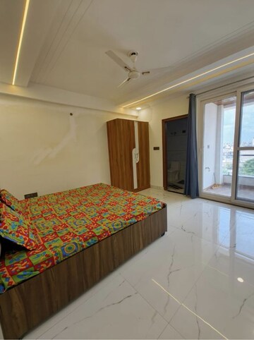 Bedroom in 4 BHK Apartment at Mansarovar – for Rent