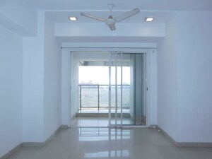 Room in 3 BHK Apartment at L&T Crescent Bay T2, Parel – for Rent