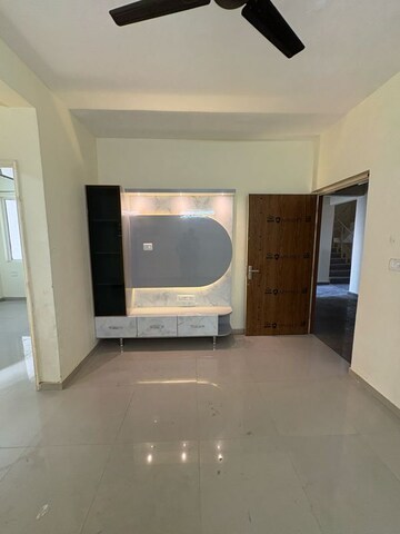 2.5 BHK Apartment For Rent in Pyramid Altia, Sector 70a