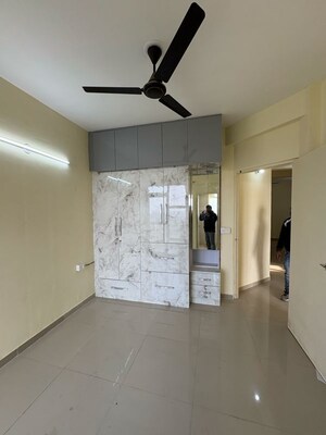 Room in 2.5 BHK Apartment at Pyramid Altia, Sector 70a – for Rent