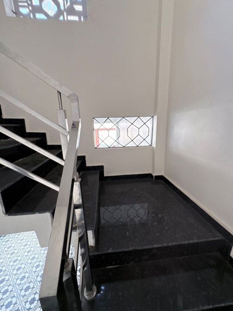 undefined, indira nagar 5 Bedroom 2900 Sq.Ft. Independent House In Indira Nagar Lucknow 9826255