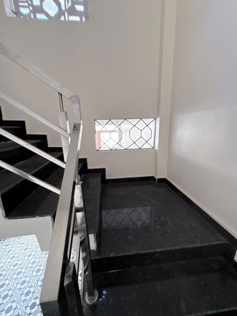 undefined, indira nagar 5 Bedroom 2900 Sq.Ft. Independent House In Indira Nagar Lucknow 9826255