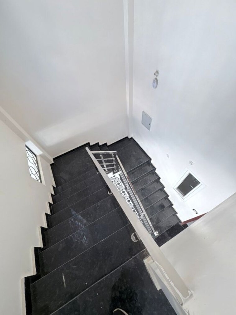 Team Area, indira nagar 5 Bedroom 2900 Sq.Ft. Independent House In Indira Nagar Lucknow 9826255