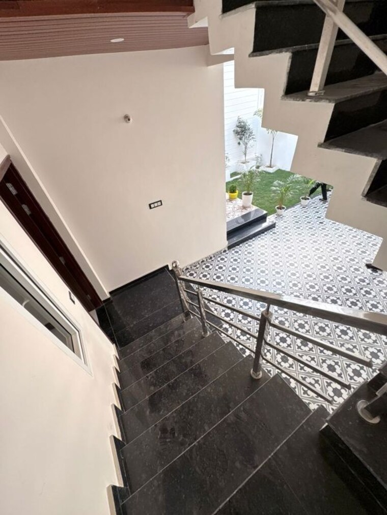 Team Area, indira nagar 5 Bedroom 2900 Sq.Ft. Independent House In Indira Nagar Lucknow 9826255