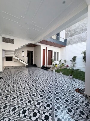 Parking in 5 BHK Independent House at Indira Nagar – for Sale