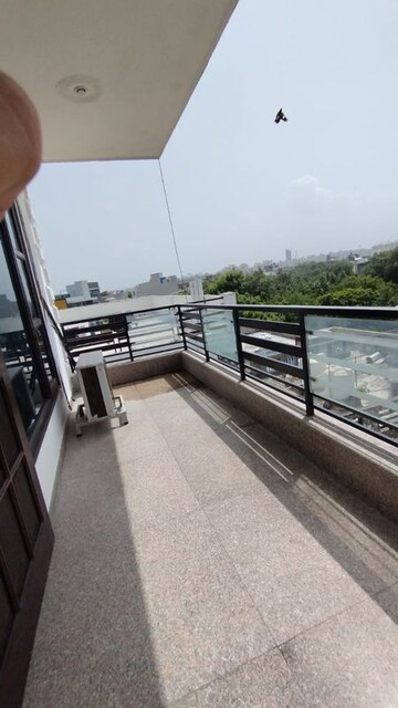Balcony in 1 RK Builder Floor at Sector 39 – for Rent