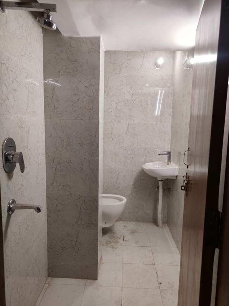Attached Bathroom, sarita vihar 1 RK 350 Sq.Ft. Independent House In Sarita Vihar Delhi 9826300