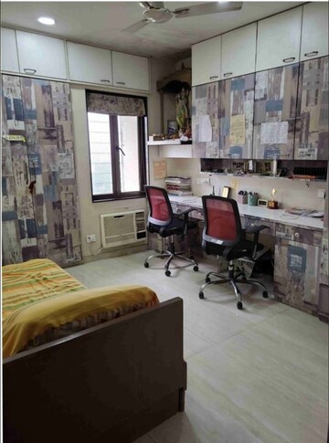 Team Area in 3 BHK Apartment at Kalpavriksha Apartment, Vasant Vihar – for Rent