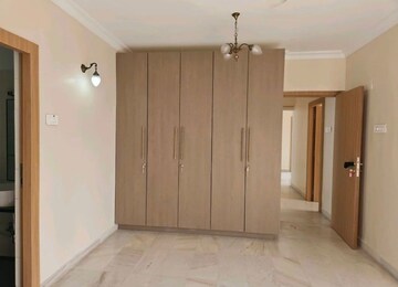 Room in 3 BHK Apartment at Chaitanya Tower, Prabhadevi – for Rent