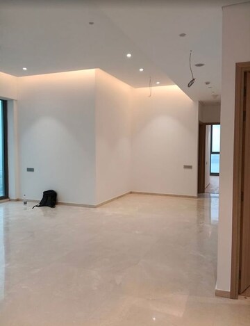 Room in 4 BHK Apartment at Rustomjee Crown, Prabhadevi – for Rent