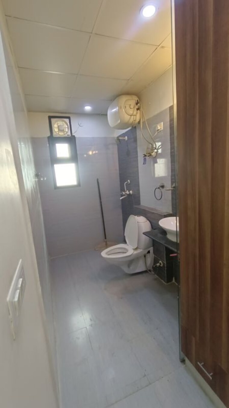 Bathroom, civitech-sampriti 2 Bedroom 1500 Sq.Ft. Apartment In Sector 77 Noida 9826329