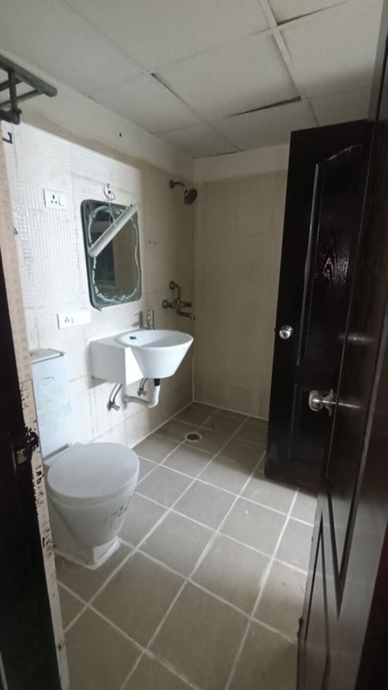 Bathroom, aditya-celebrity-homes 3 Bedroom 1650 Sq.Ft. Apartment In Sector 76 Noida 9826337