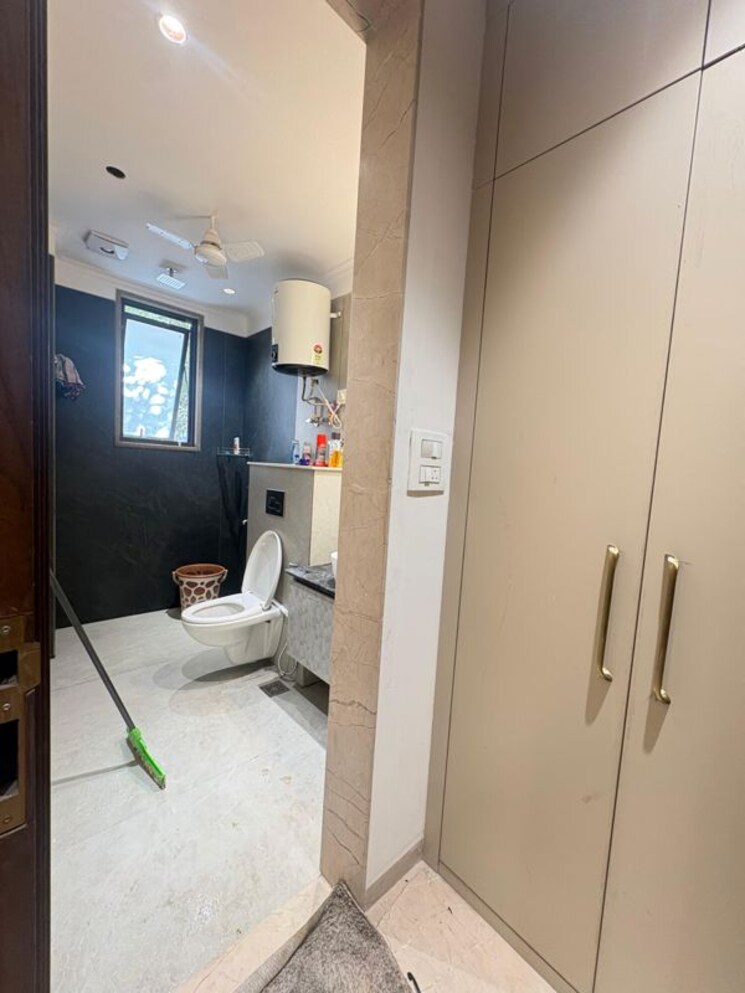 Bathroom, dlf phase ii 3.5 Bedroom 1745 Sq.Ft. Builder Floor In Dlf Phase ii Gurgaon 9826336