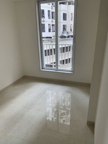 Room in 1.5 BHK Apartment at Chandiwala Pearl Regency, Andheri West – for Rent