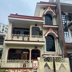 6 BHK + Pooja Room,Servant Room,Study Room,Extra Room Independent House For Sale in RWA Apartments Sector 53