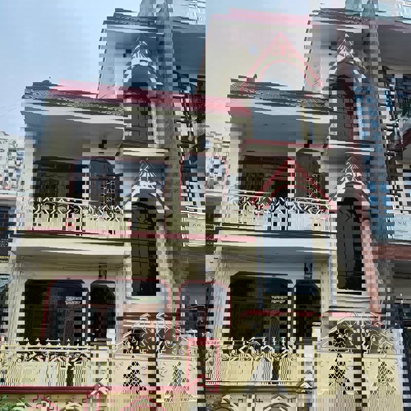 6 BHK + Pooja Room,Servant Room,Study Room,Extra Room Independent House For Sale in RWA Apartments Sector 53