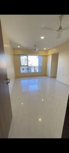 2 BHK Apartment For Rent in Supreme 19