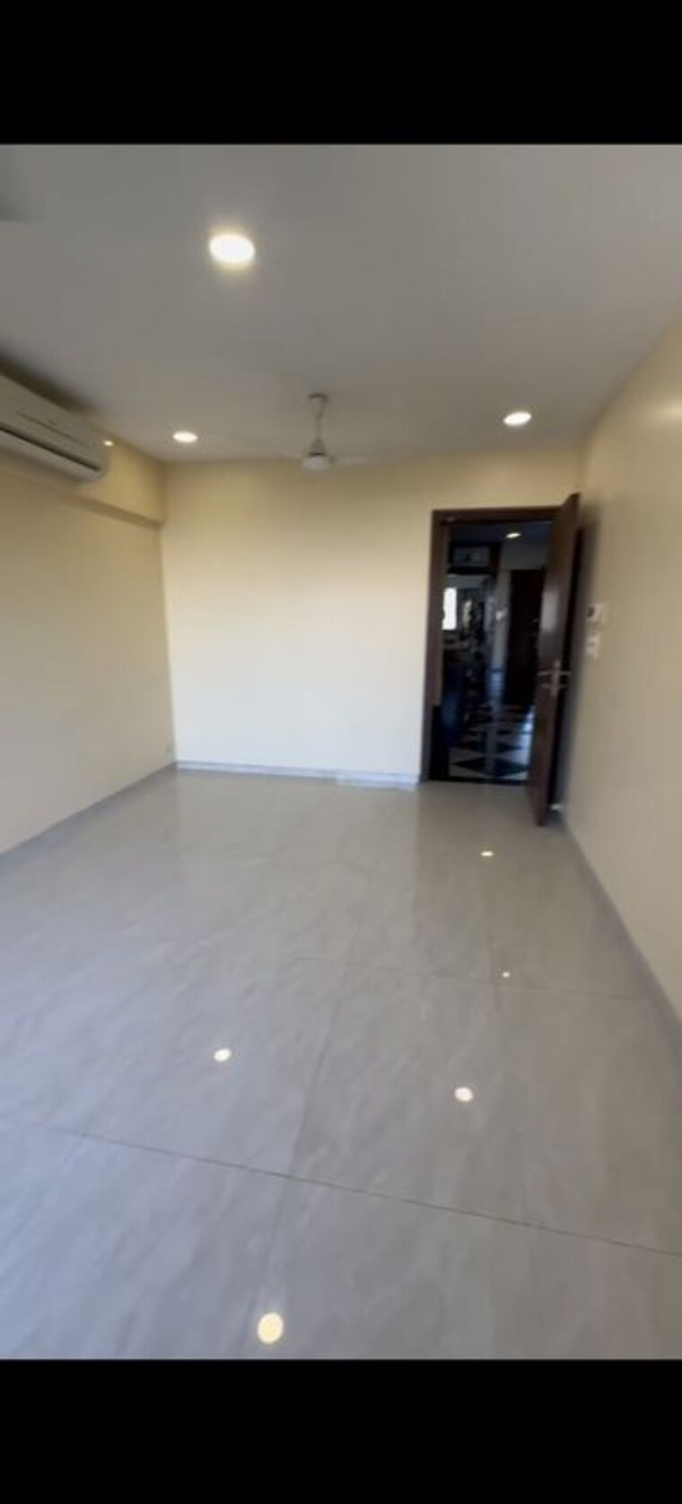 Room, supreme-19 2 Bedroom 638 Sq.Ft. Apartment In Lokhandwala Mumbai 9826383