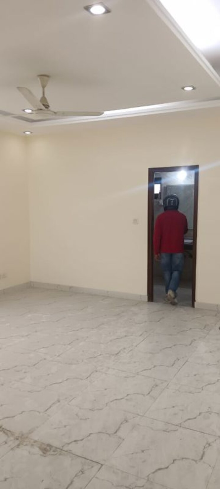 Room, sector 55 3 Bedroom 4500 Sq.Ft. Independent House In Sector 55 Noida 9826402