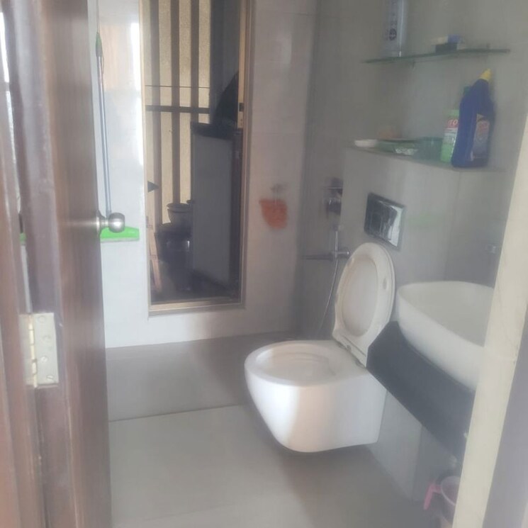 Bathroom, manpada Pg For Boys & Girls In Manpada 9826412