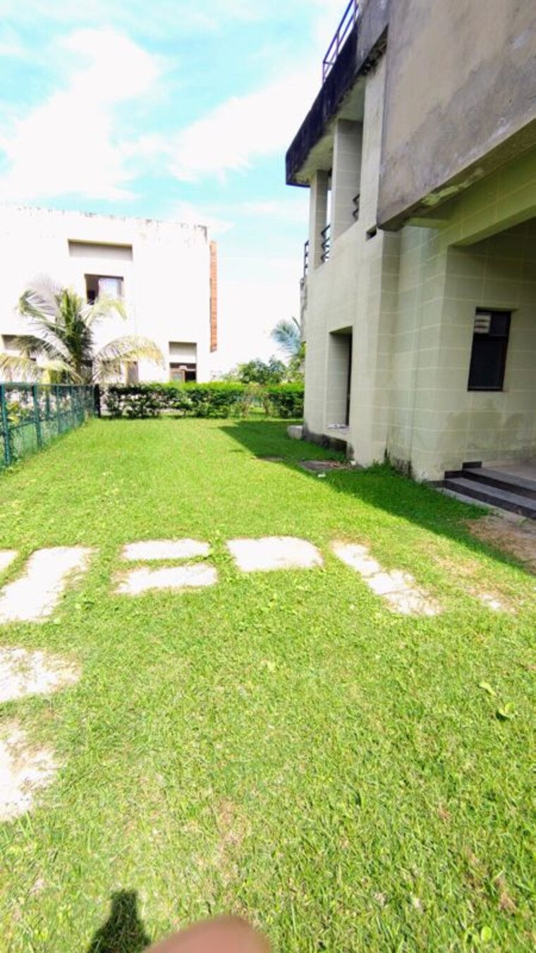 Garden, vedic-greentech-city-golf-grove-villas 5 Bedroom 5700 Sq.Ft. Villa In Rajarhat Kolkata 9826410