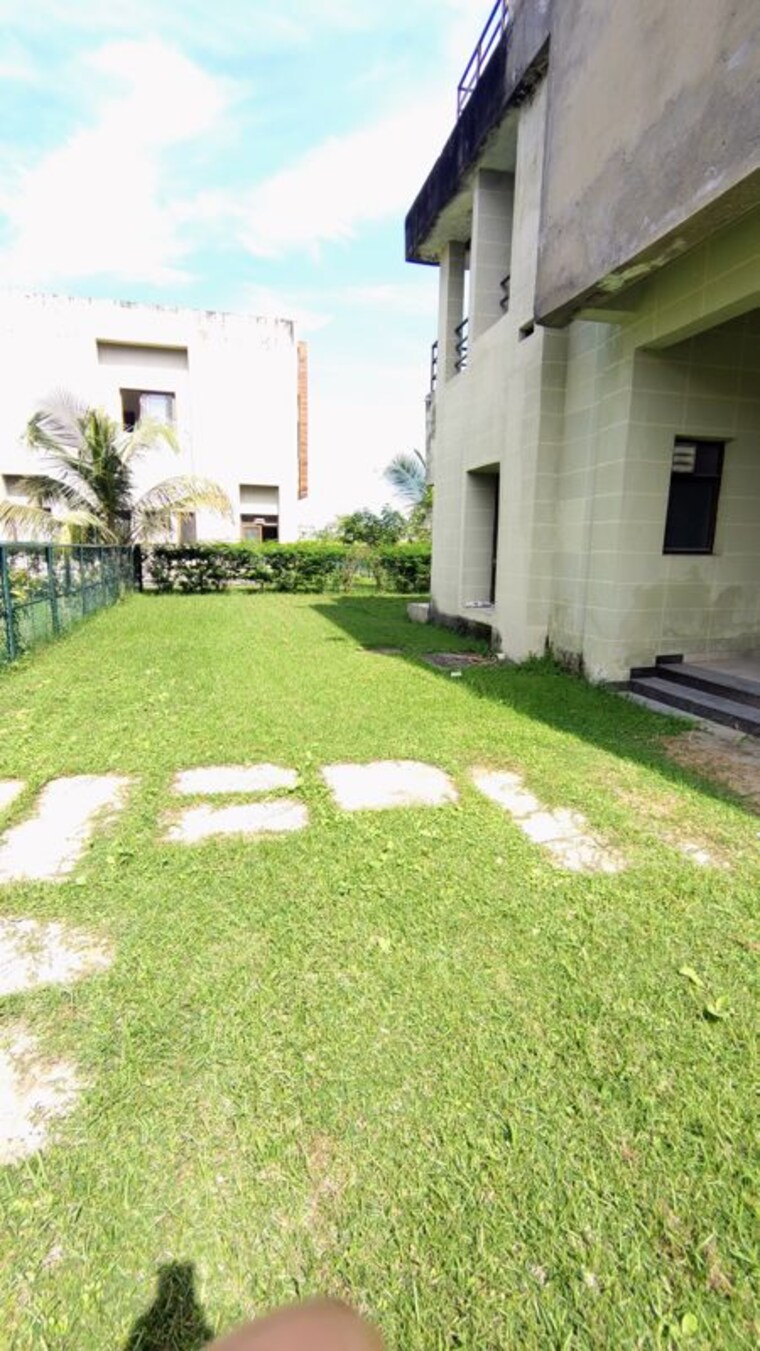 Garden, vedic-greentech-city-golf-grove-villas 5 Bedroom 5700 Sq.Ft. Villa In Rajarhat Kolkata 9826410