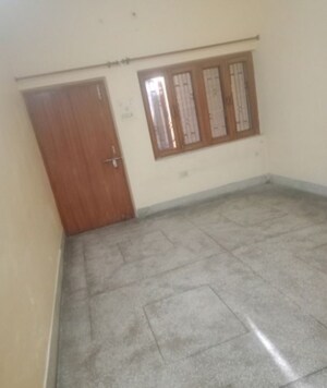 Room in 1 BHK Independent House at Aliganj – for Rent