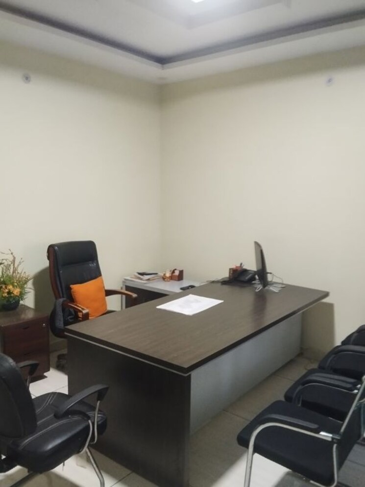 Team Area, vibhuti khand Commercial Office Space 880 Sq.Ft. In Vibhuti Khand Lucknow 9826481
