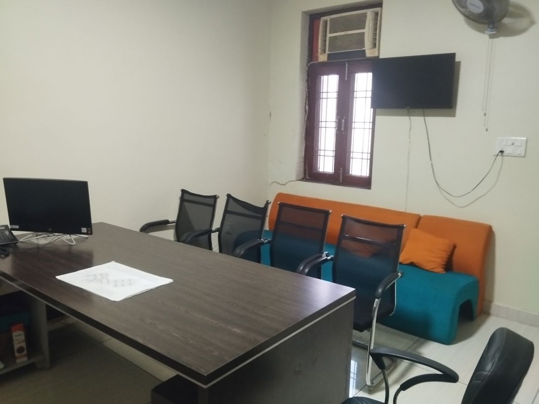Office Space For Rent in Vibhuti Khand